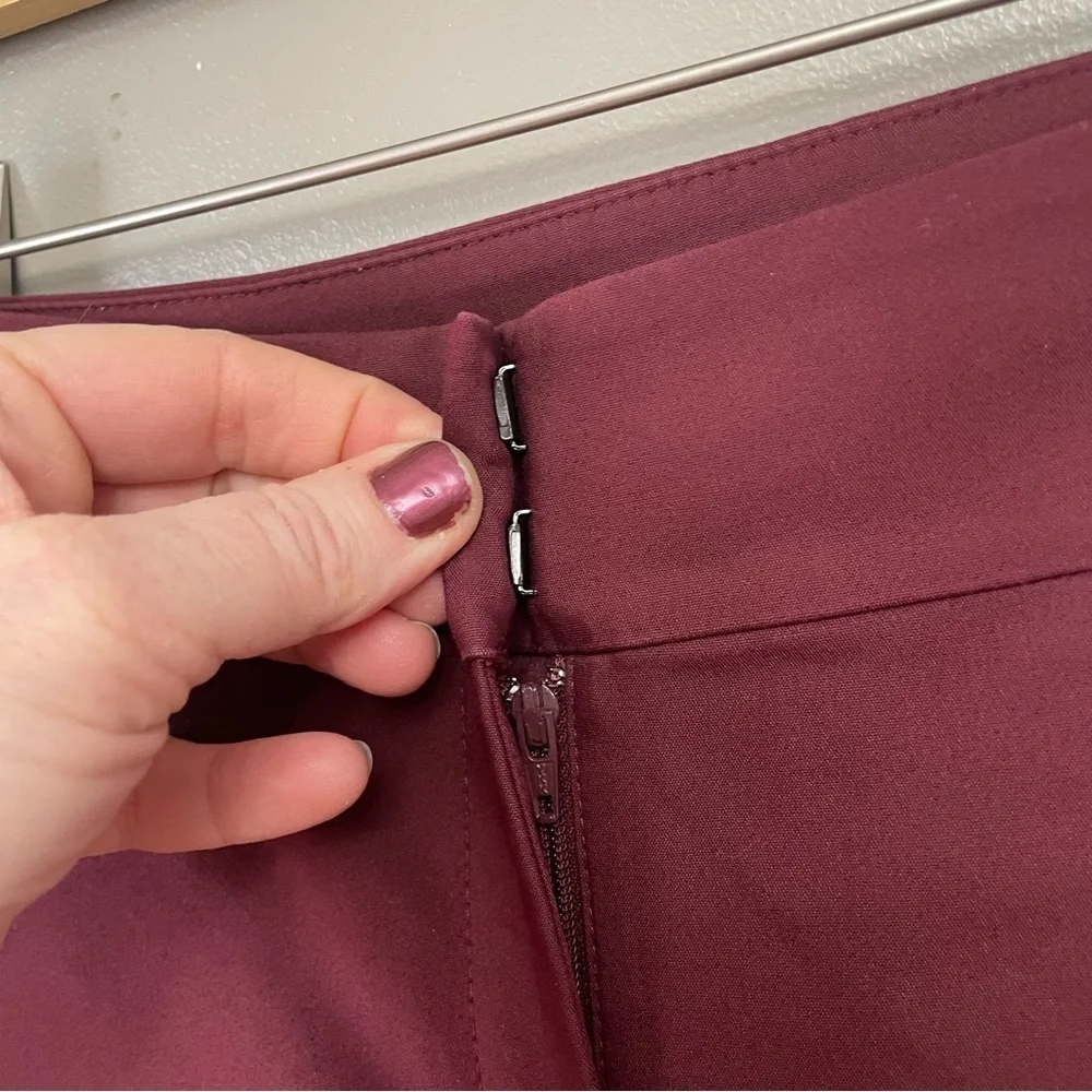 Ann Taylor Petite womens 4 Straight Leg Pants Curvy burgundy